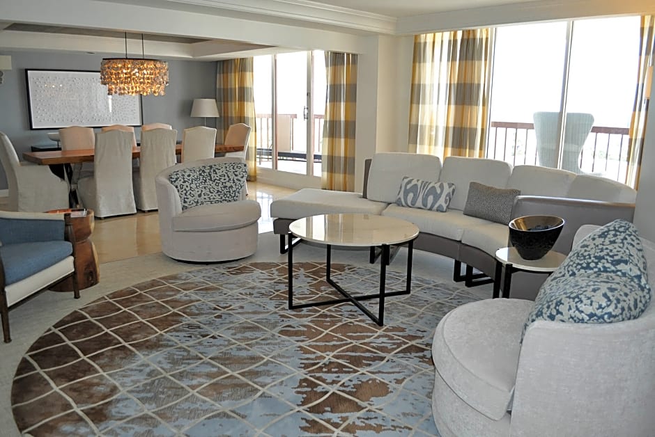 Foto 1 daripada 5 — Grande 1 King Bed Suite