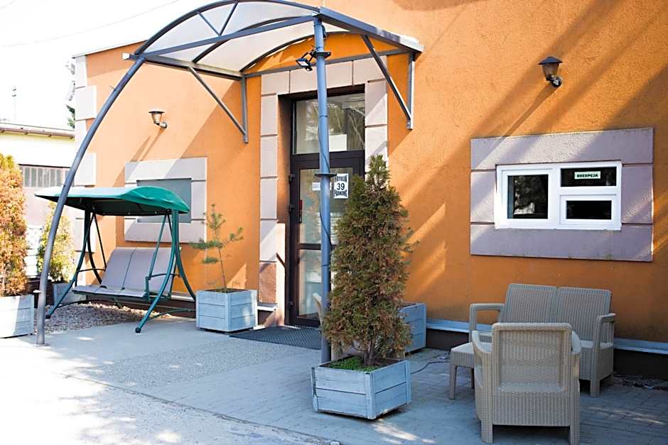 Hotelik Okęcie 39 - Nocleg i Parking Blisko Lotnisko Okęcie