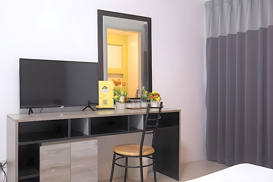 Salinsiri at ladkrabang