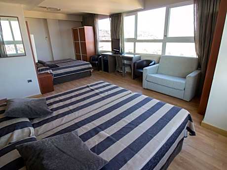 Family Room with no Terrace