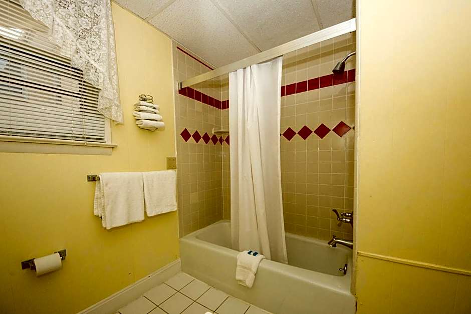 Simmons Motel and Suites