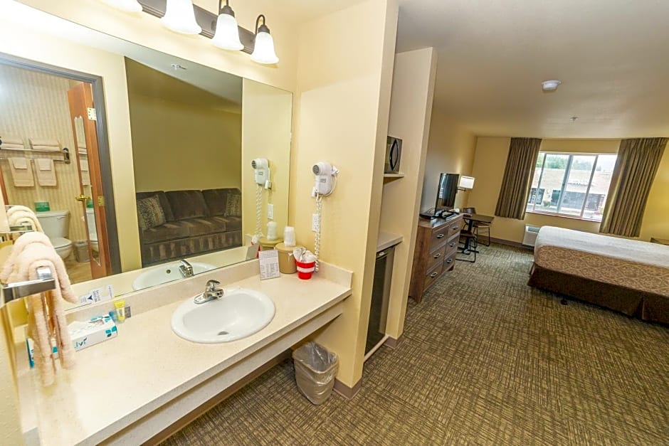 Clatskanie River Inn