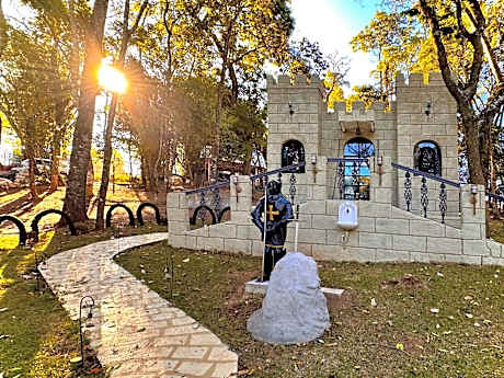 Castelo Excalibur, Vila Mágica