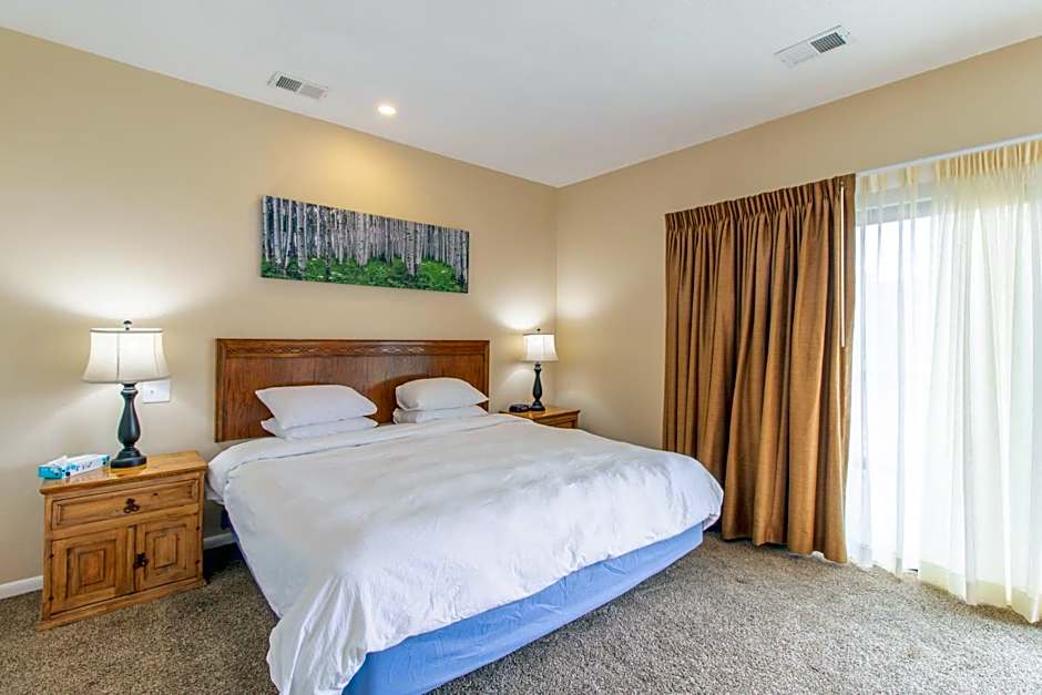 Coyote Mountain Lodge