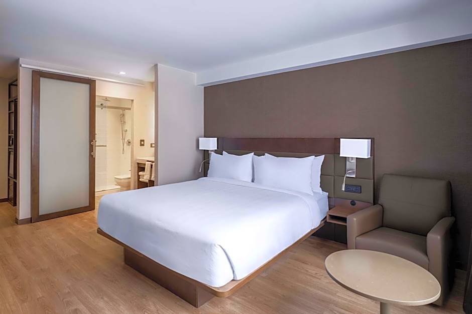 Photo 1 of 5 of 1 King Bed, Hearing/Mobility Accessible, Transfer Shower