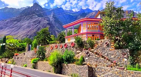 Hikal Guest House & Restaurant