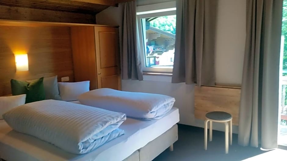 Bhome Gästehaus b&b / Apartments