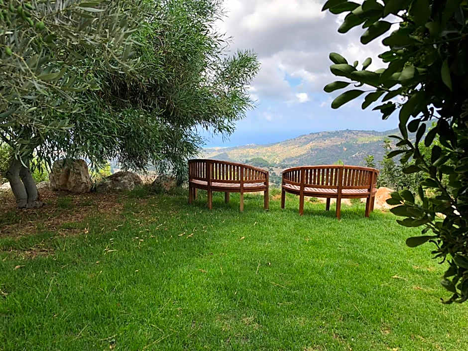 Demetriou Paradisos Hills Hotel