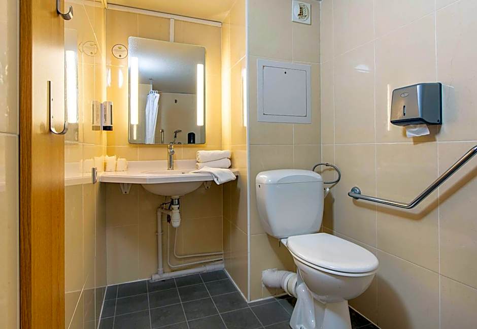 B&B HOTEL CHATEAUROUX Aéroport