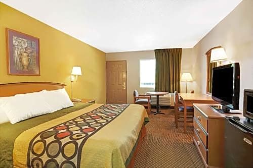 Super 8 by Wyndham Charlotte Downtown Area