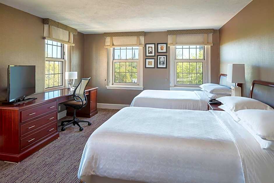 Sheraton Commander Hotel