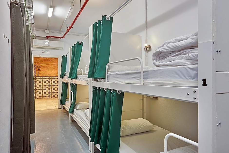 Hola Hostal Collblanc