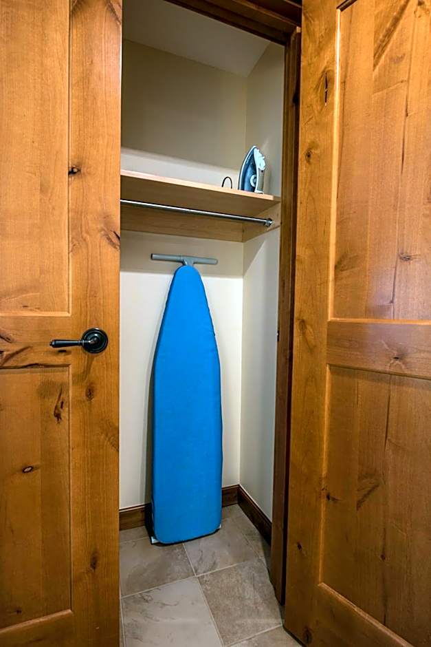 The Lodge at Mountaineer Square, A Vail Resorts Property