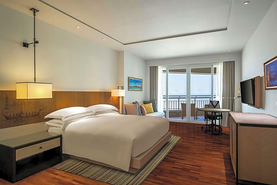 Photo 1 of 10 of 1 King Bed Suite, Ocean front