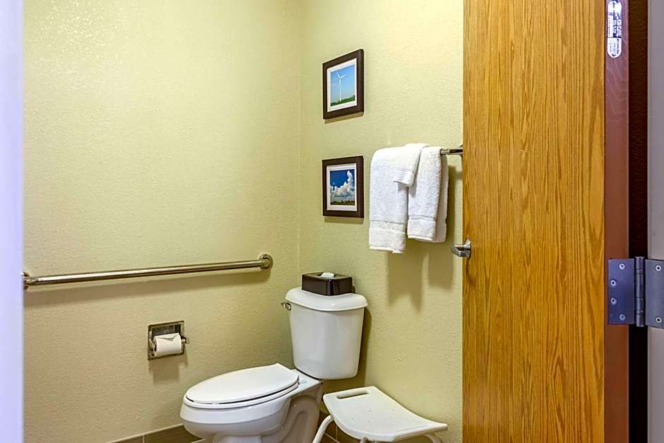 Comfort Inn DeKalb - Adjacent the University