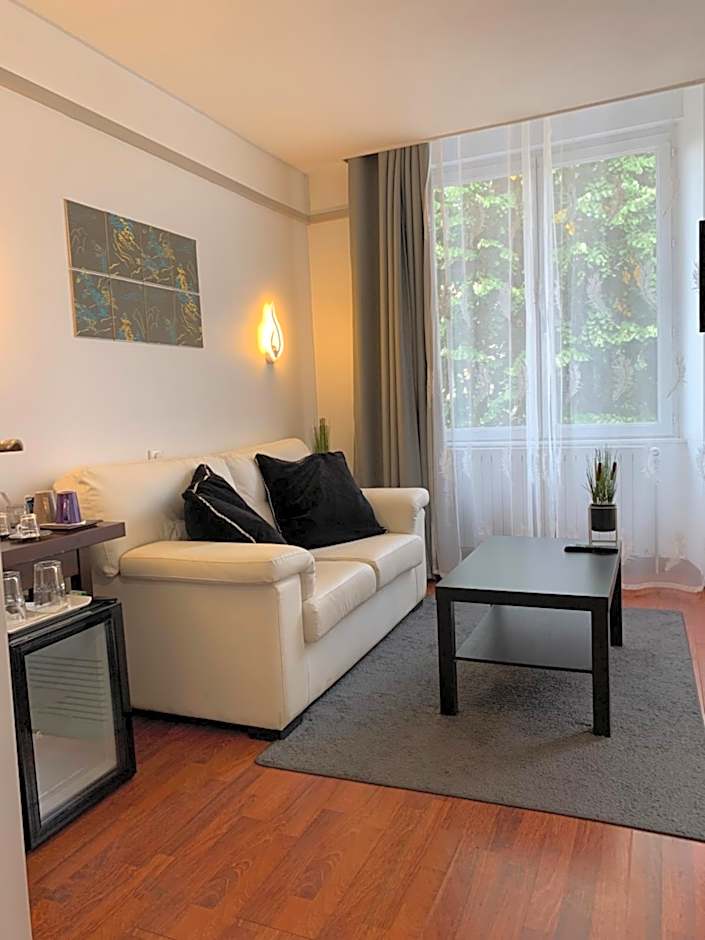 L'EMBLEME - BOUTIQUE HOTEL