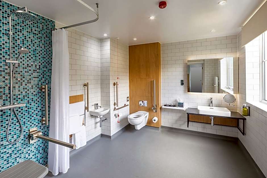 Holiday Inn Gloucester / Cheltenham By IHG