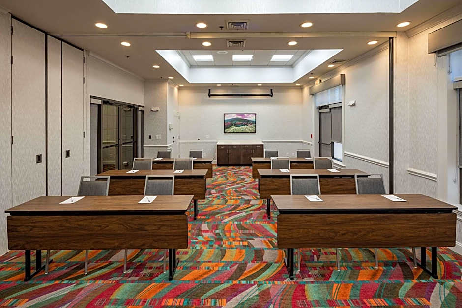 Hampton Inn & Suites Asheville Airport