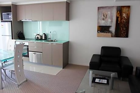 Superior One-Bedroom Apartment with City View