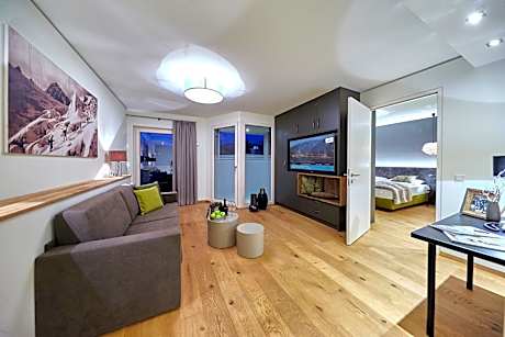 TWO TIMEZ - Boutique Hotel - with AC