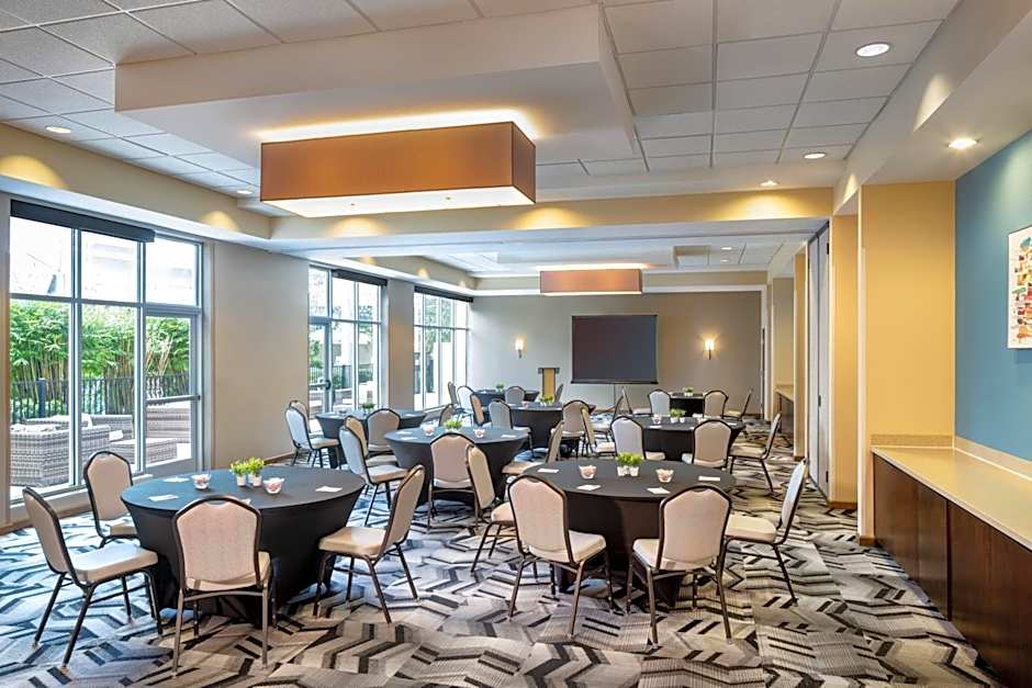 TownePlace Suites by Marriott Orlando at FLAMINGO CROSSINGS Town