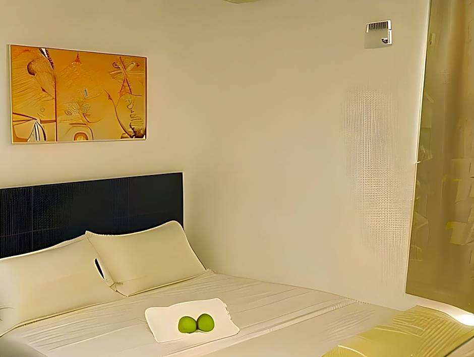 Apple 1 Hotel Gurney