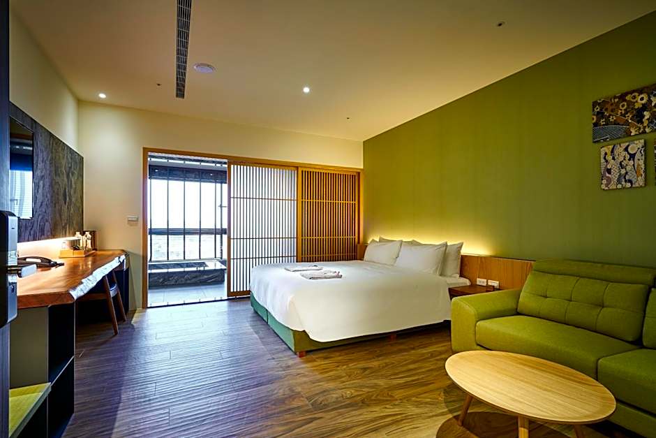 Photo 1 of 6 of Deluxe 1 Queen Bed