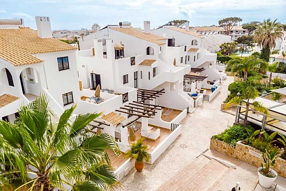 Apartamentos Honorio - Pool and Garden