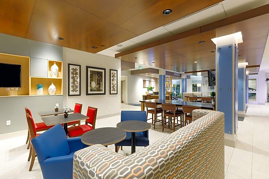 Holiday Inn Express & Suites Sturbridge By IHG