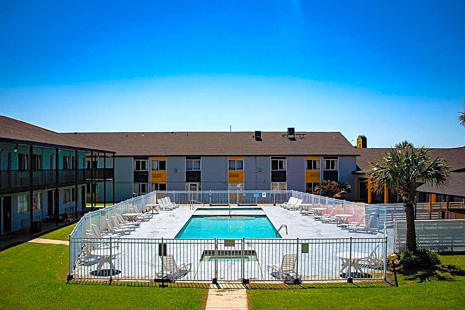 Super 8 by Wyndham Biloxi at the Beach