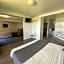 Country Roads Motor Inn
