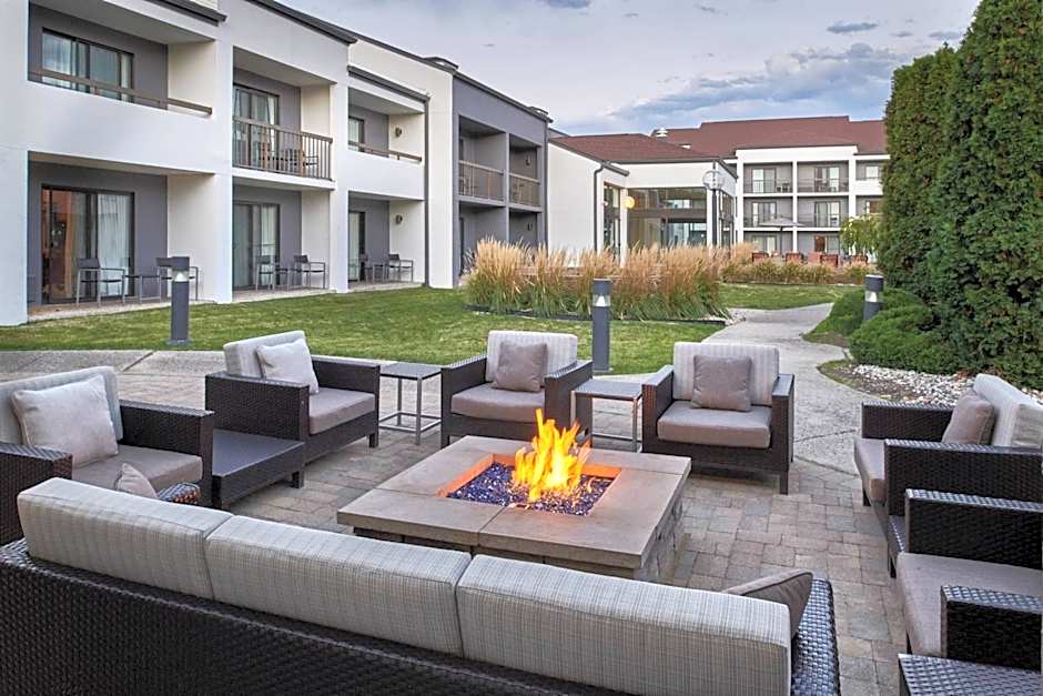 Courtyard By Marriott Detroit Warren