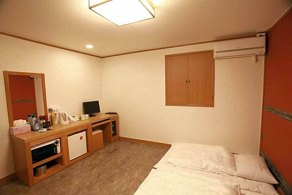 Goodstay Lanuit Hotel