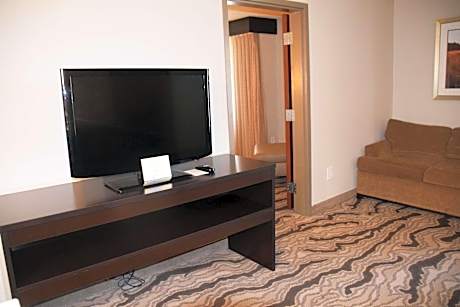 2 Room - 2 Double Bed Suite With Kitchen