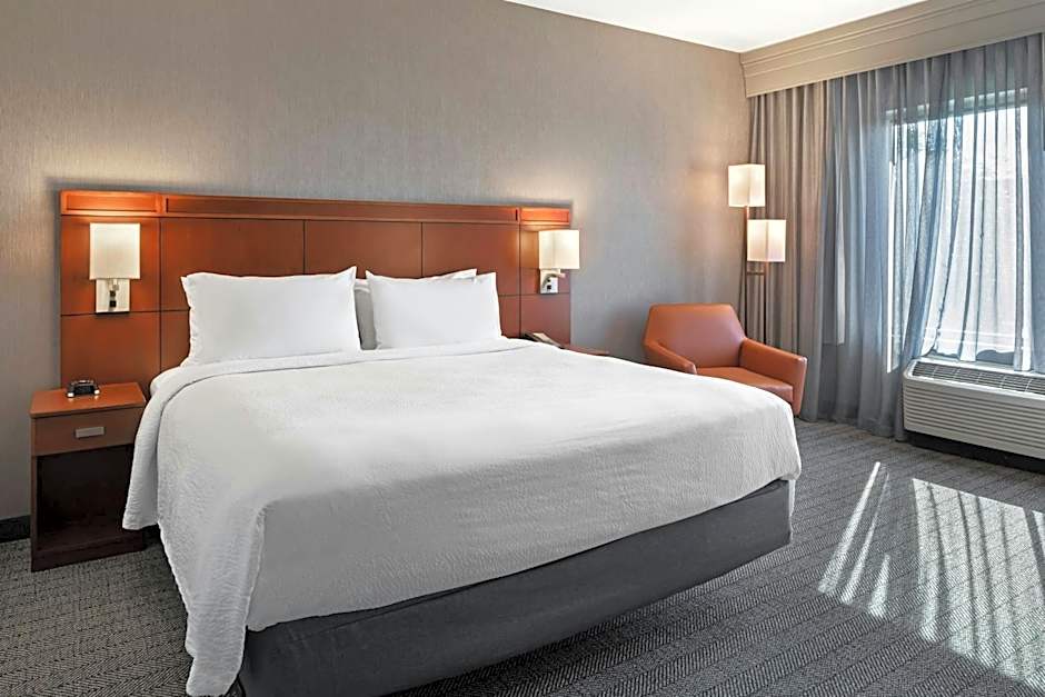 Courtyard by Marriott Long Beach Airport