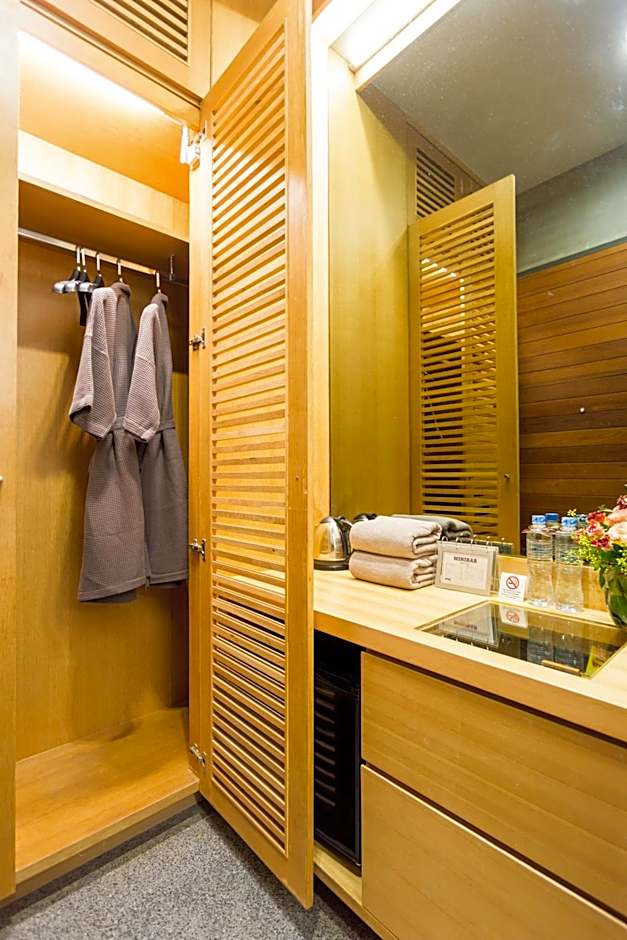 Photo 1 of 2 of Suite
