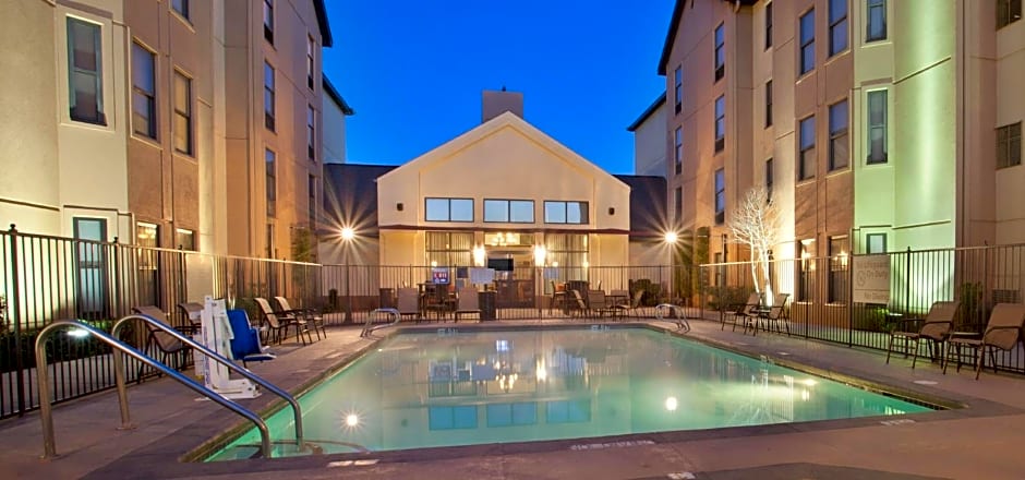 Newly Renovated - Hampton Inn & Suites El Paso-Airport