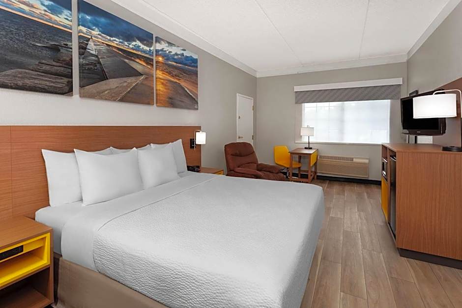 Days Inn & Suites by Wyndham Arlington Heights