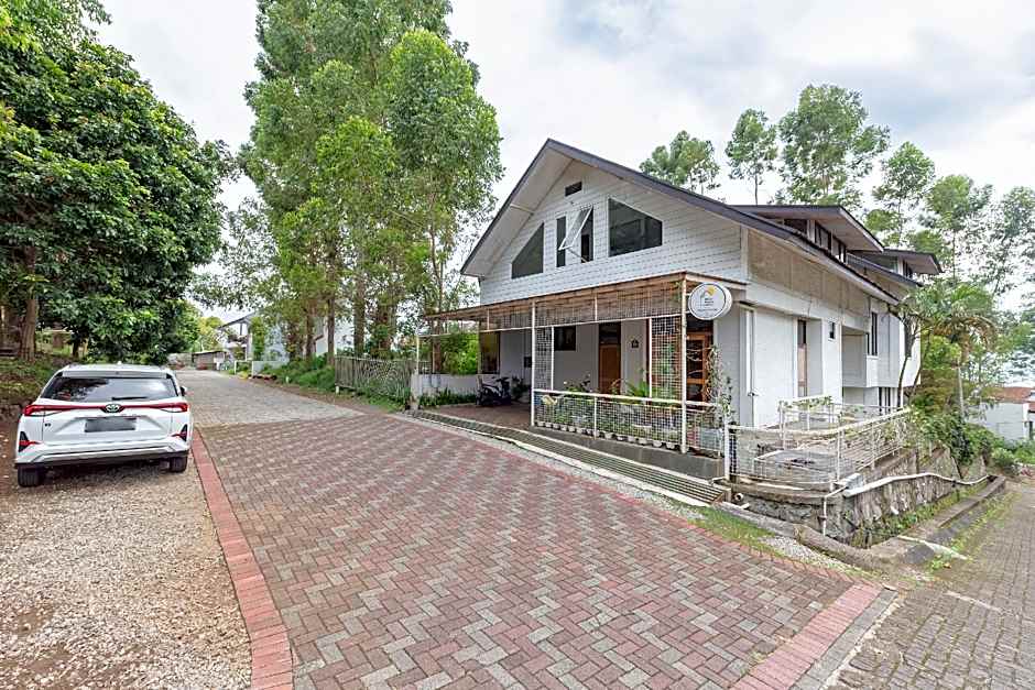 RedDoorz Syariah @ Eco Pesantren Daarut Tauhid