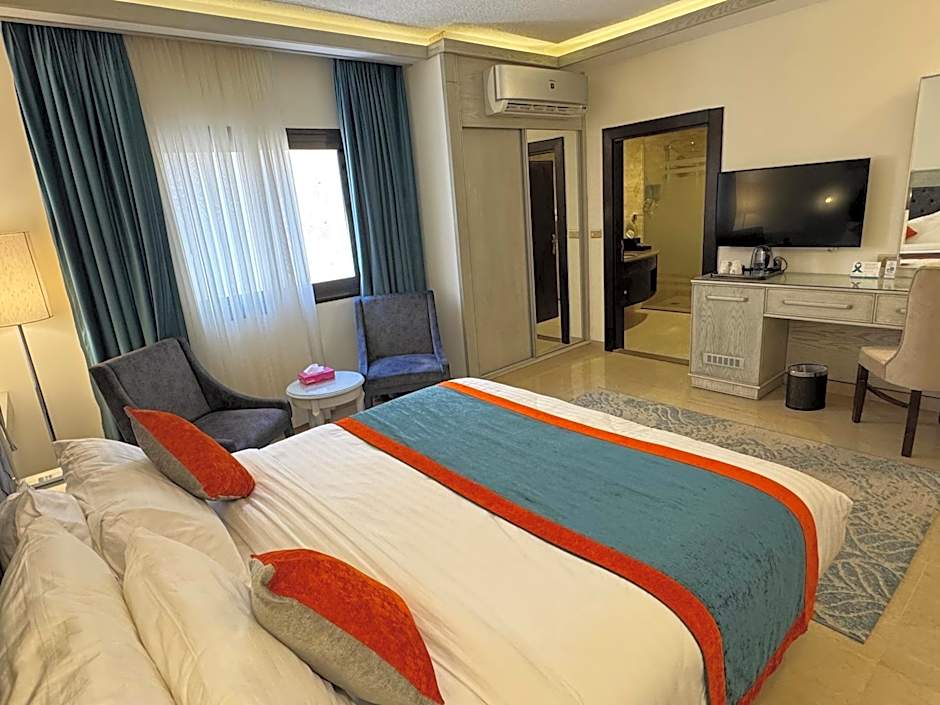 Petra Canyon Hotel