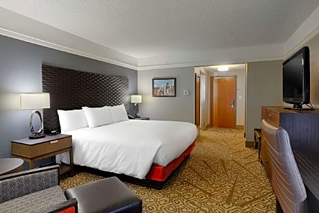 1 King Bed-Nonsmoking