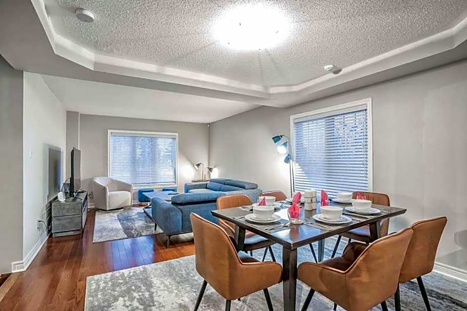 Stylish 4BR Home 20 Mins from YYZ