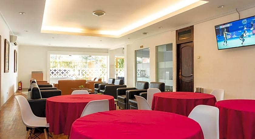 RedDoorz Plus Syariah near Java Supermall Semarang 2