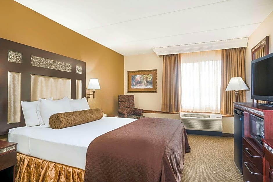 Ramada by Wyndham Plymouth Hotel & Conference Center