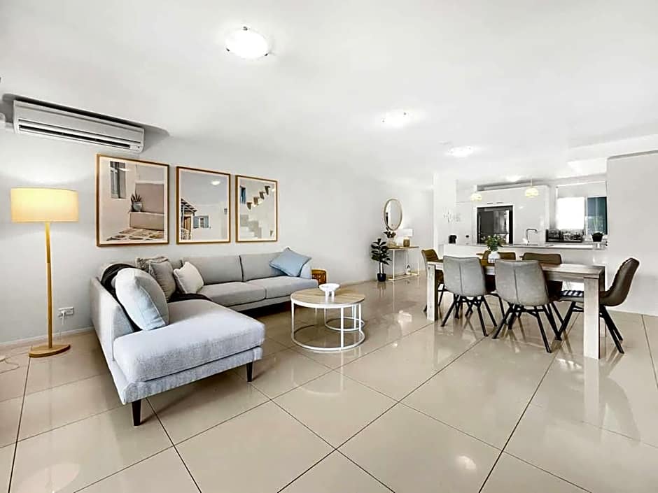 Bribie Sunset Vistas - Coastal Bliss Awaits