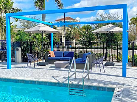 Tru by Hilton Miramar