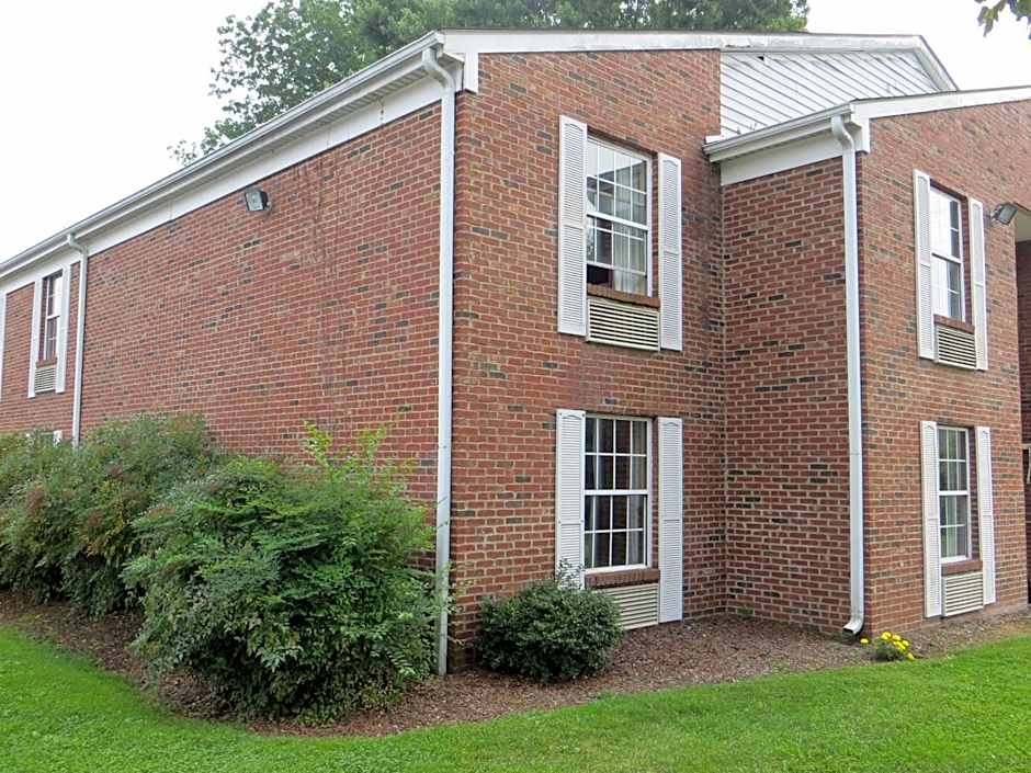 Americourt Hotel and Suites - Elizabethton