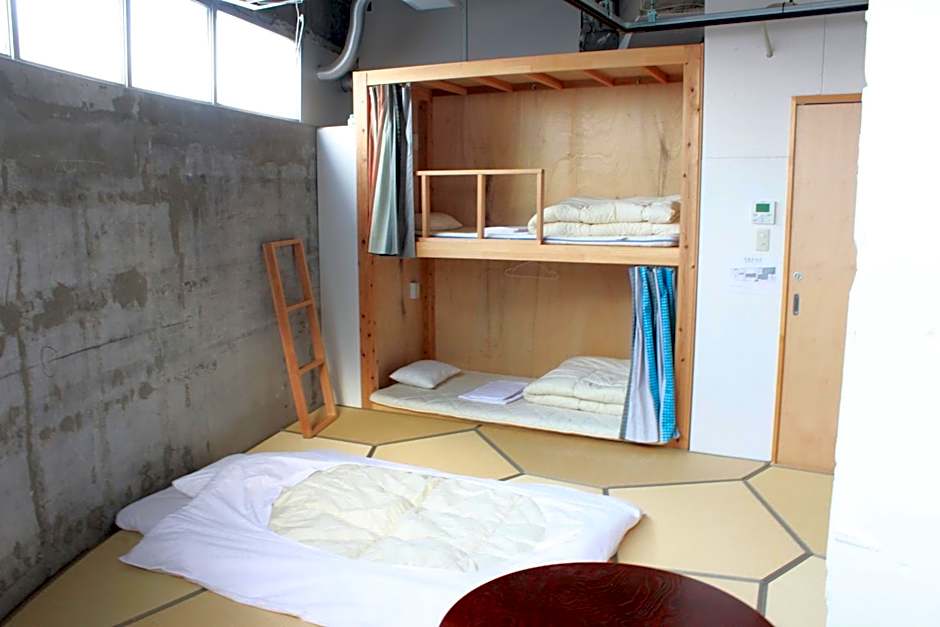 Hostel TangaTable