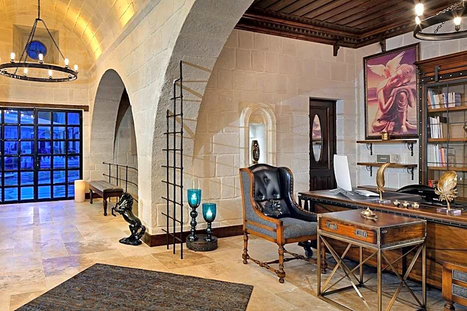 Seraphim Cave Hotel