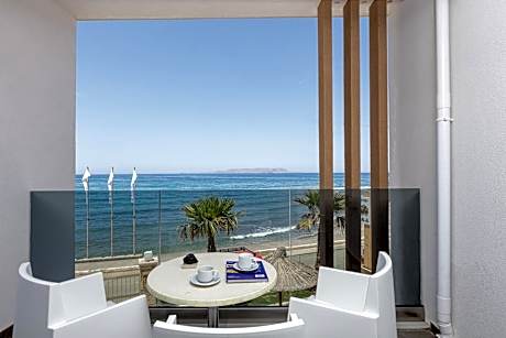 Grand One-Bedroom Apartment with Sea View